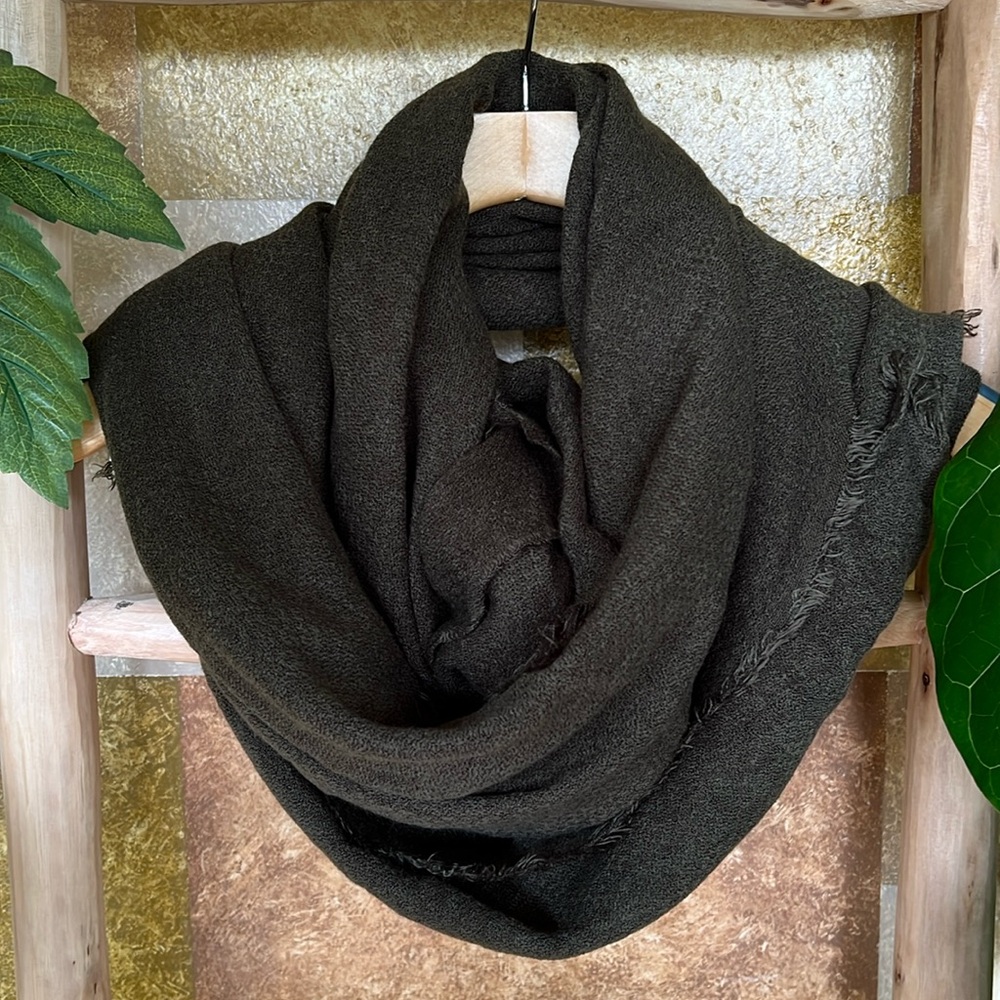 Zara Women’s Soft Chunky Oversized  Dark Olive Green Fringe Ends Winter Scarf